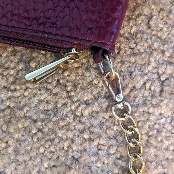 LODIS Maroon Crossbody Bag with Gold Chain - Picture 6 of 8